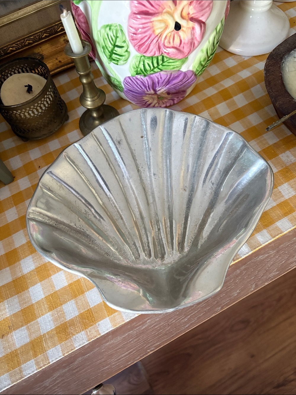 Metal Shell-Shaped Decorative Bowl in Shimmery Silver